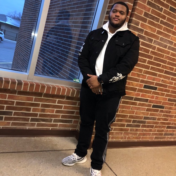 Profile Picture of Javonn Gray (@grayjavonn) on Poshmark