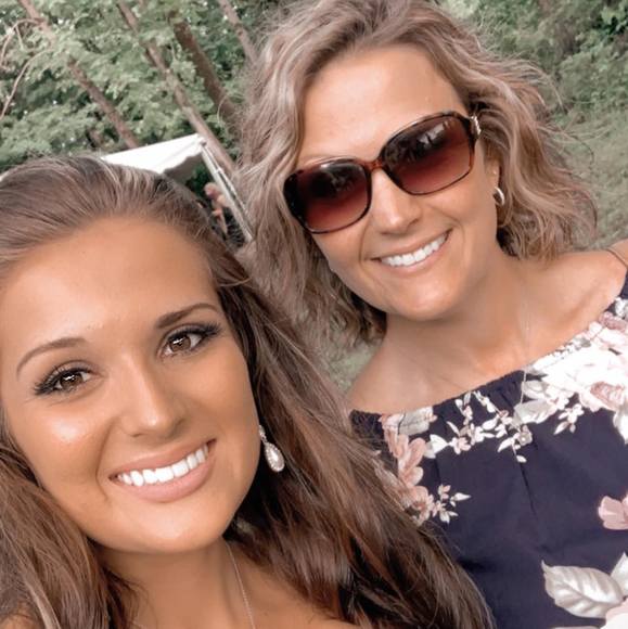 Profile Picture of Angela Stickles (@missangela910) on Poshmark