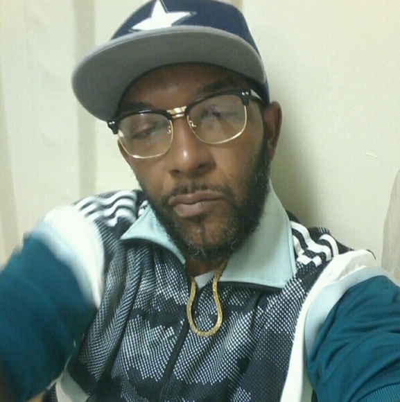 Profile Picture of Michael Madison (@madison1982) on Poshmark