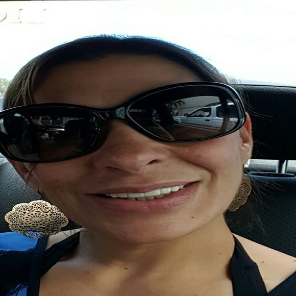 Profile Picture of Dawn Grambone (@dawngram1968) on Poshmark