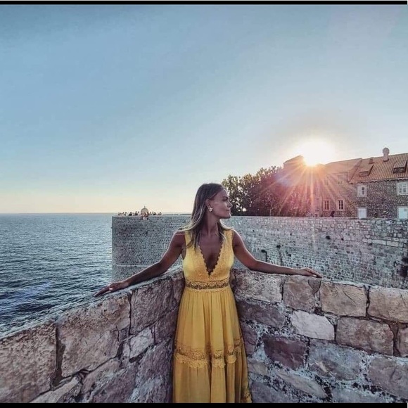 Azra Nezirić - Poshmark Profile Picture of Azra Nezirić (@dzino413) on Poshmark