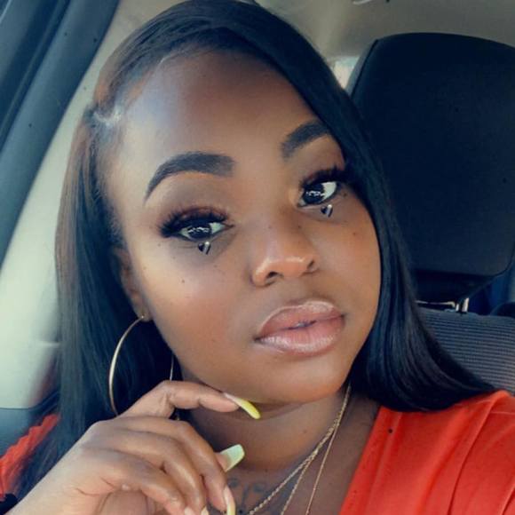 Profile Picture of Jacqueline Lias (@jacquelinelias) on Poshmark