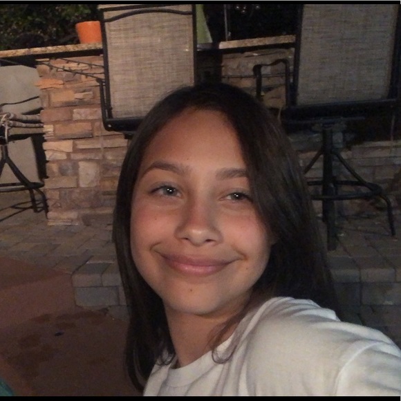 Profile Picture of Julianne Nowicki (@juleskayla) on Poshmark