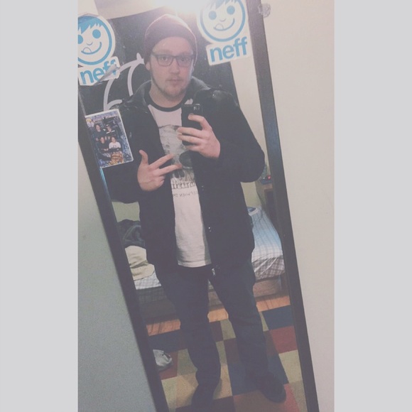 Chris Zulli - Poshmark Profile Picture of Chris Zulli (@christaylorz) on Poshmark