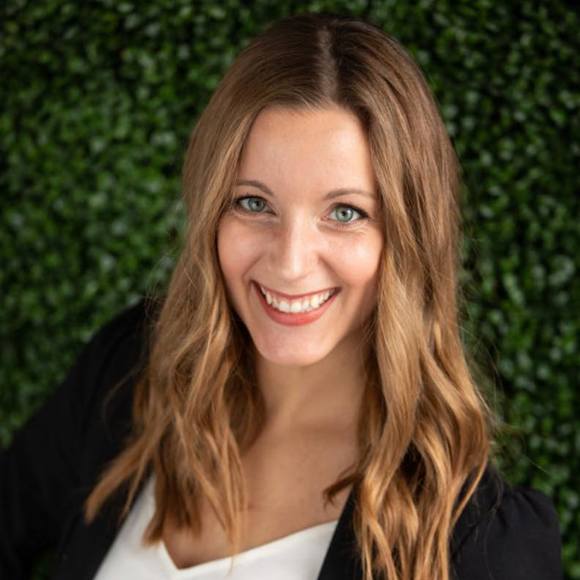 Profile Picture of Melanie Schwitters (@schwittm) on Poshmark