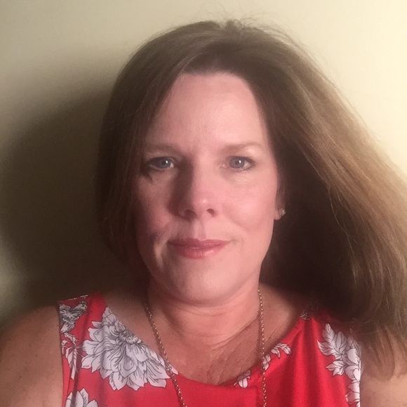 Profile Picture of Kelly Mensinger (@kcantrell71) on Poshmark