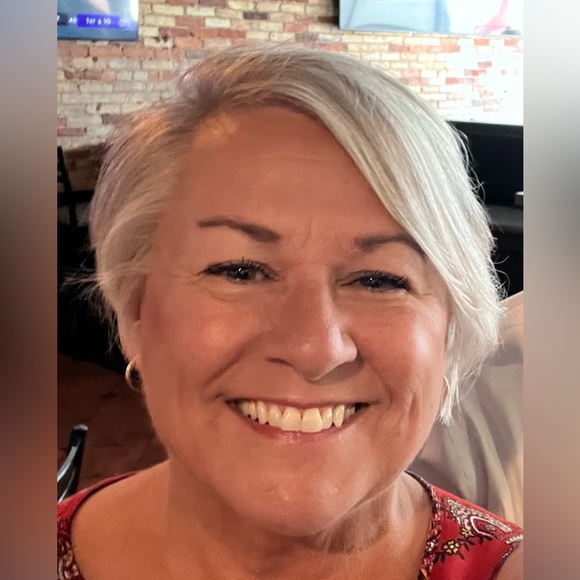 Profile Picture of Mari Price (@marleep55) on Poshmark