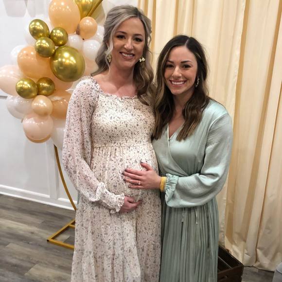 Profile Picture of Caitlin Domingues (@c_domingues) on Poshmark