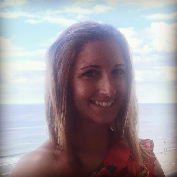 Profile Picture of Hannah Robb (@hwrobb) on Poshmark