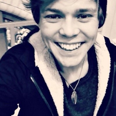 Profile Picture of Violet Knights (@violetknights) on Twitter