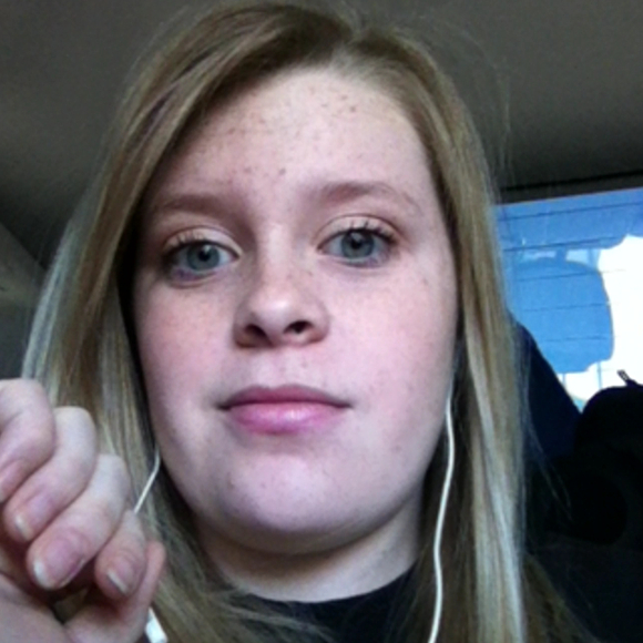 Profile Picture of Anna Uthoff (@chaki12799) on Poshmark