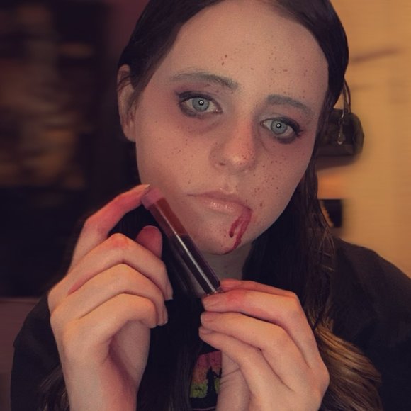 Profile Picture of Kaylee Guessford (@kayleeguessford) on Poshmark