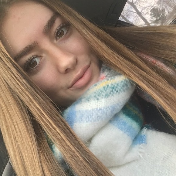 Profile Picture of Heidi Quesnelle (@quesnelle4) on Poshmark