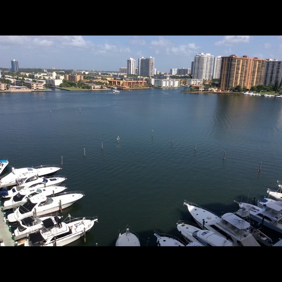 Profile Picture of Jj White (@jjw68) on Poshmark