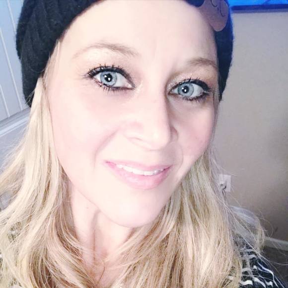 Profile Picture of Cheryl Majercik (@buttertobee) on Poshmark