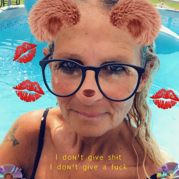 Profile Picture of Paula Straughn (@parmesan1) on Poshmark