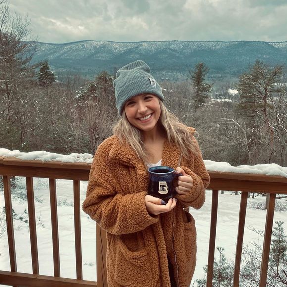 Profile Picture of Jessi Andariese (@jpandariese) on Poshmark
