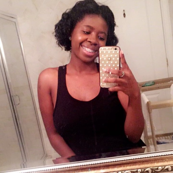 Profile Picture of Ariel Bryant (@ariel96320) on Poshmark