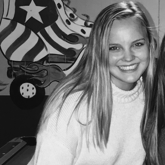 Profile Picture of Allison Zitek (@allisonzitek) on Poshmark