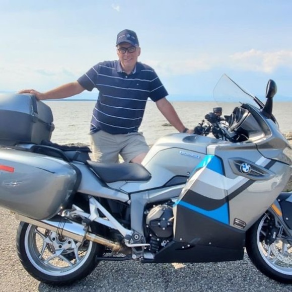 Profile Picture of Simon Richard (@simoricha) on Poshmark