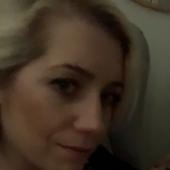 Profile Picture of Danielle Nellis (@daniellenellis) on Poshmark