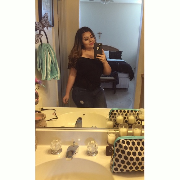 Profile Picture of Crystal Silva (@crycryyyy) on Poshmark