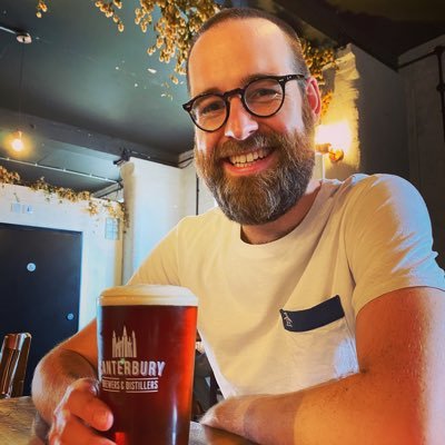Profile Picture of Dan Simpson (@dansimpsonpoet) on Twitter