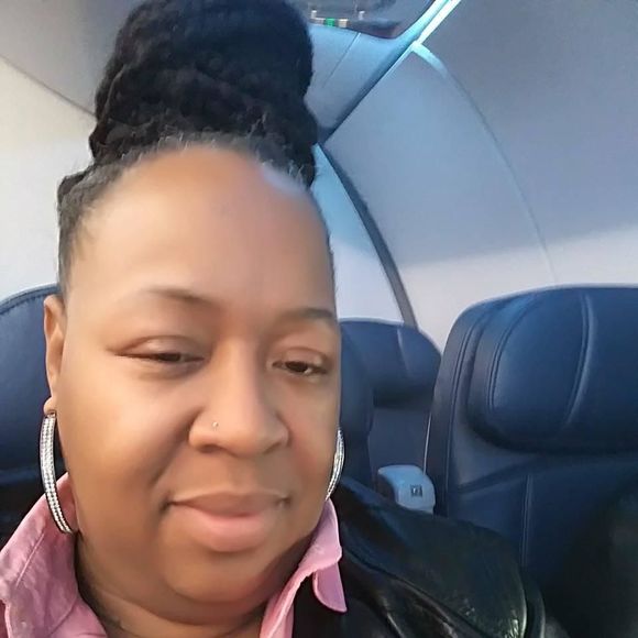 Profile Picture of Elena Edghill (@elenaedghill) on Poshmark