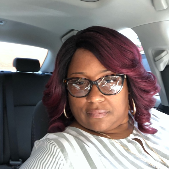 Profile Picture of Janice Thomas (@jtredbone2009) on Poshmark