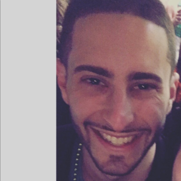 Profile Picture of Jonathan Carlin (@giovannicarlin) on Poshmark