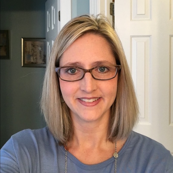 Profile Picture of Kim Dickey (@kdickey00) on Poshmark