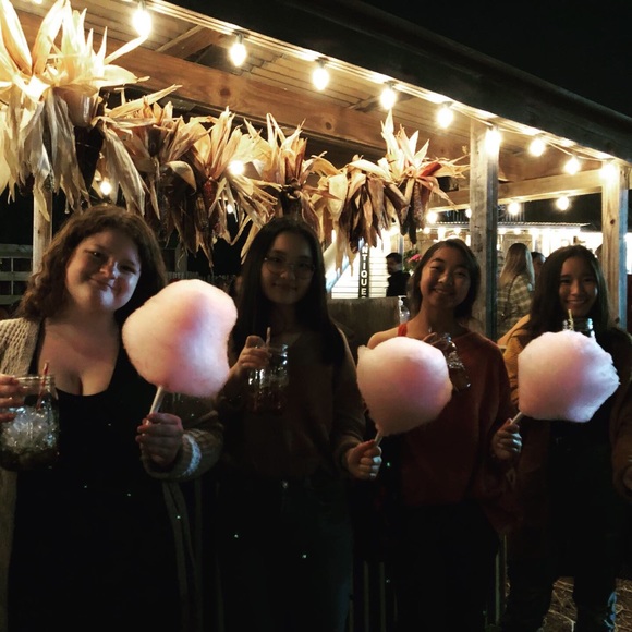 Profile Picture of Taryn Cobb (@uni803) on Poshmark