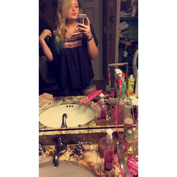 Profile Picture of Gabriella Grimball (@gabbby_wabby) on Poshmark