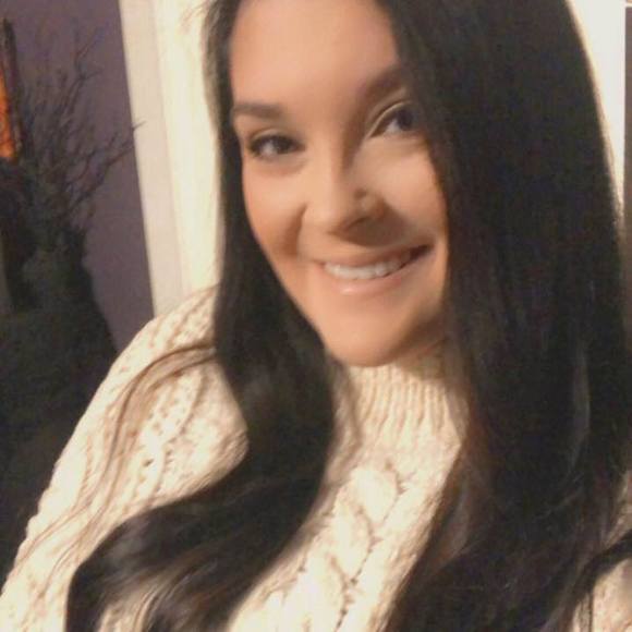 Profile Picture of Katie Aniska (@katieava) on Poshmark