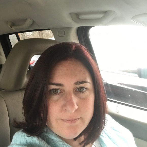 Profile Picture of Suzanne Vanbladel (@siouxxxx) on Poshmark