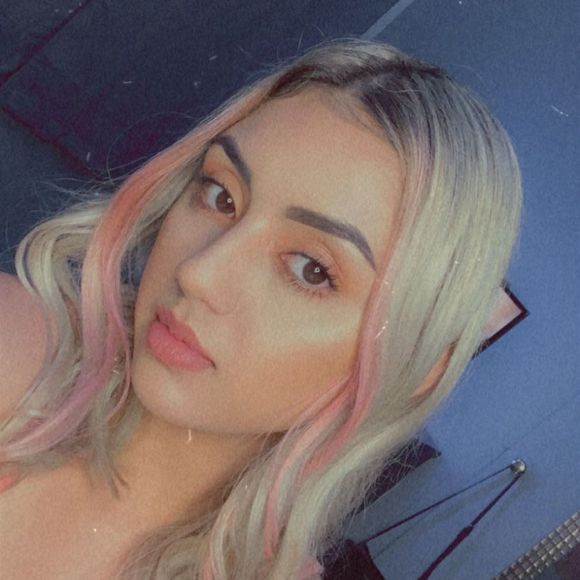 Profile Picture of Karina Velasquez (@karinavelasq712) on Poshmark