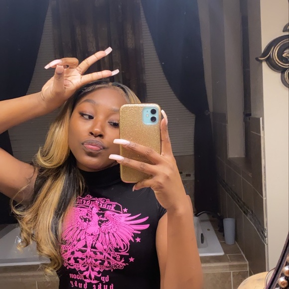 Profile Picture of Sherrione Daniels (@_amourariell) on Poshmark