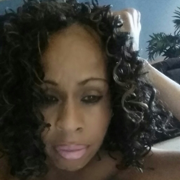 Profile Picture of Stephanie Christopher (@sch1962) on Poshmark