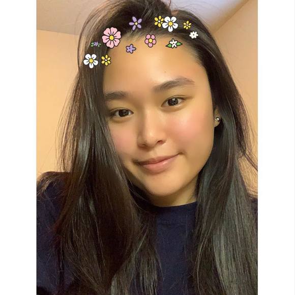 Profile Picture of Violet Nguyễn (@violetnguyeenx) on Poshmark