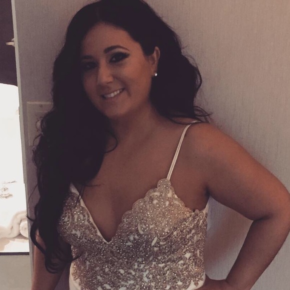 Profile Picture of Vanessa Ponzo (@vanessaponzo) on Poshmark