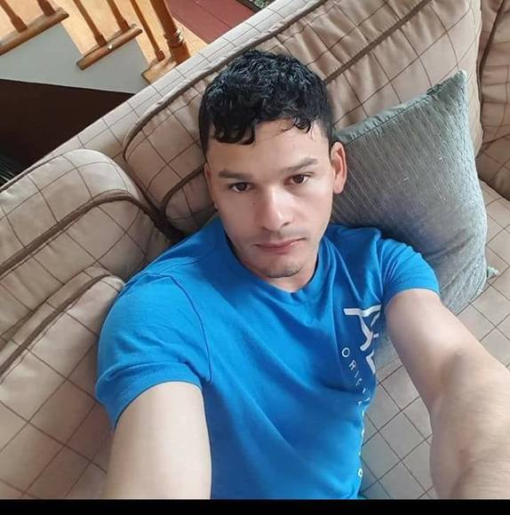 Profile Picture of Alexandro Ulloa (@alexandroulloa) on Poshmark