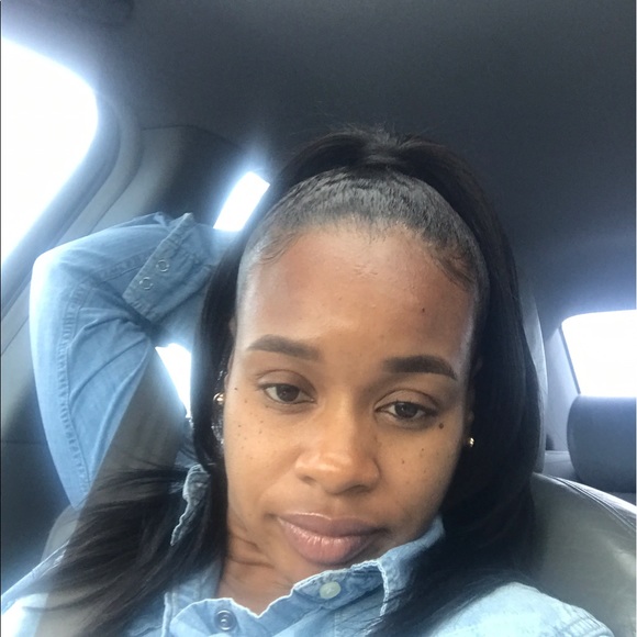 Profile Picture of Takeisha Jones (@luvjonesz) on Poshmark