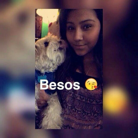 Profile Picture of Anahi Labastida (@anahi544) on Poshmark