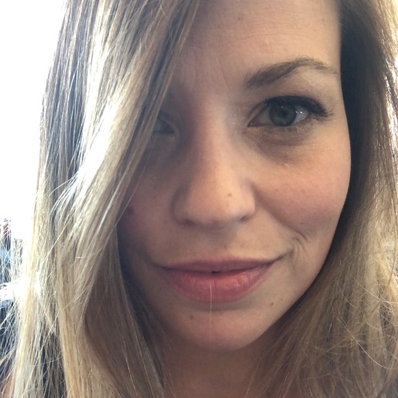 Profile Picture of Tanya Fields (@tfield01) on Poshmark