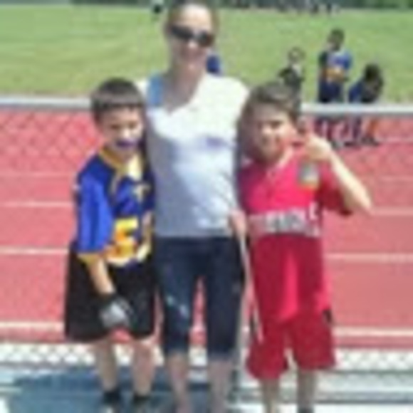 Profile Picture of Elizabeth Staiano (@estaiano) on Poshmark