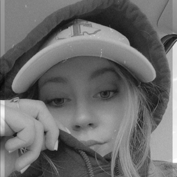 Profile Picture of Hailey Moncreiff (@hmoncreiff) on Poshmark