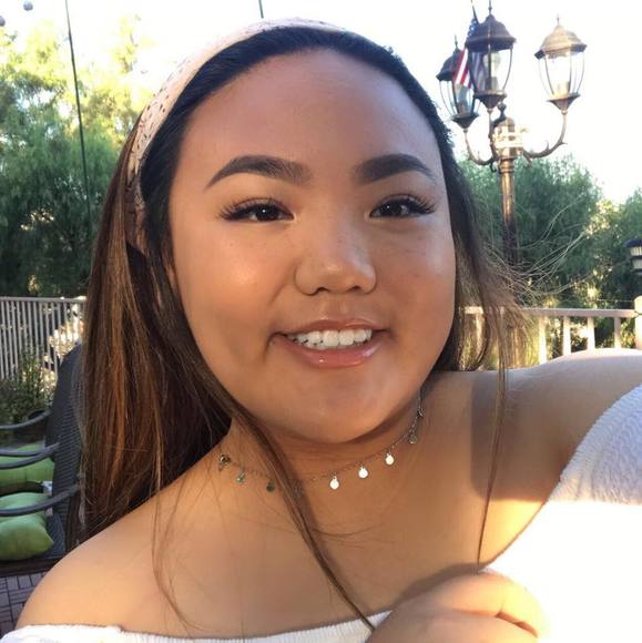 Profile Picture of Jia Kim (@jiavz) on Poshmark