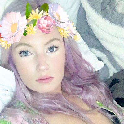 Profile Picture of Angie (@AngieHolcomb) on Twitter