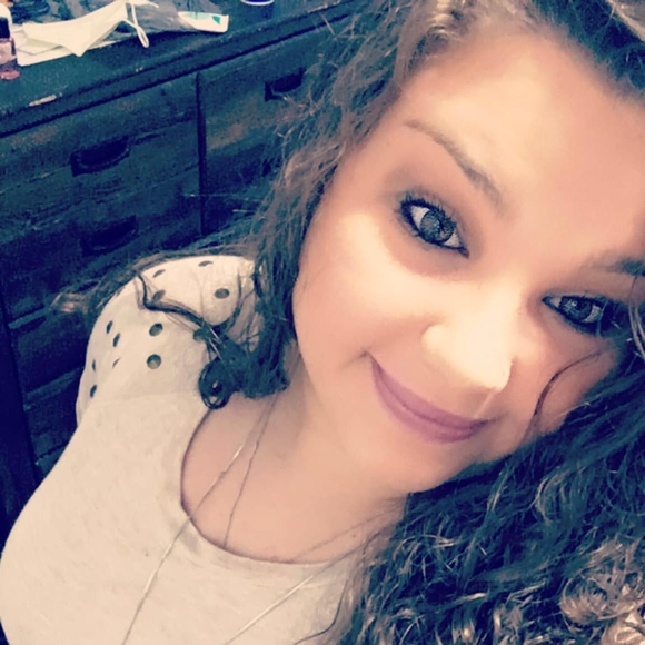 Profile Picture of Aneicia Taylor (@aneiciataylor) on Poshmark