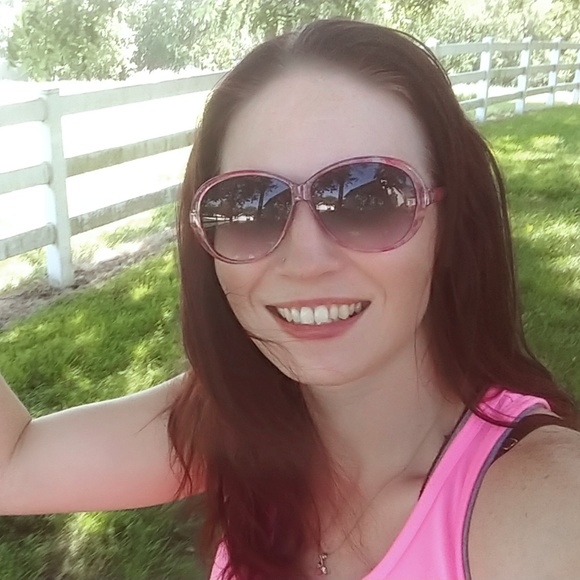 Erin Pennetta - Poshmark Profile Picture of Erin Pennetta (@epennetta81) on Poshmark